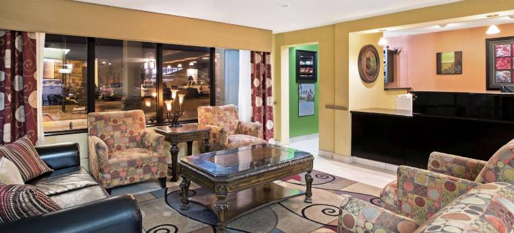 萨莱纳拉昆塔温德姆套房酒店(La Quinta Inn & Suites by Wyndham Salina)图片