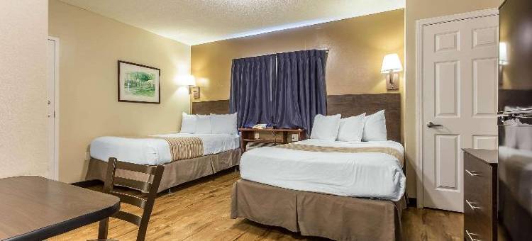 北卡罗来纳大学夏洛特分校附近郊区开放式客房酒店(Suburban Studios Near University of North Carolina-Charlotte)图片