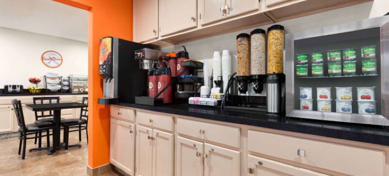 滑铁卢-雪松瀑布温德姆豪生酒店(Howard Johnson by Wyndham Waterloo/Cedar Falls)图片