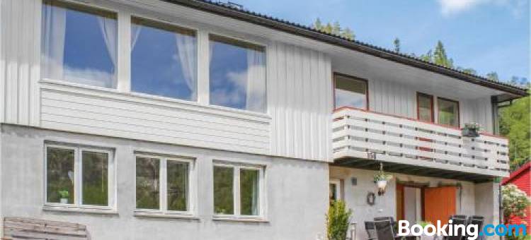 Three-Bedroom Holiday Home in Vikanes图片