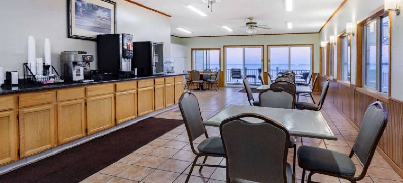 圣伊尼亚斯湖滨戴斯套房酒店(Days Inn & Suites by Wyndham St. Ignace Lakefront)图片