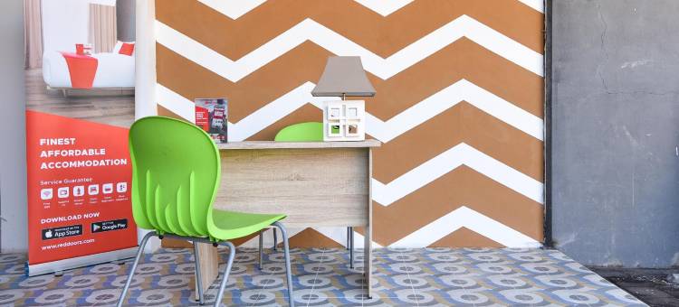 红多兹Plus酒店-近贾兰伊玛目邦约尔登巴萨(RedDoorz Plus Near Jalan Imam Bonjol Denpasar)图片