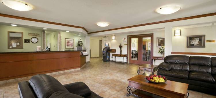 奴湖温德姆速8酒店(Super 8 by Wyndham Slave Lake AB)图片