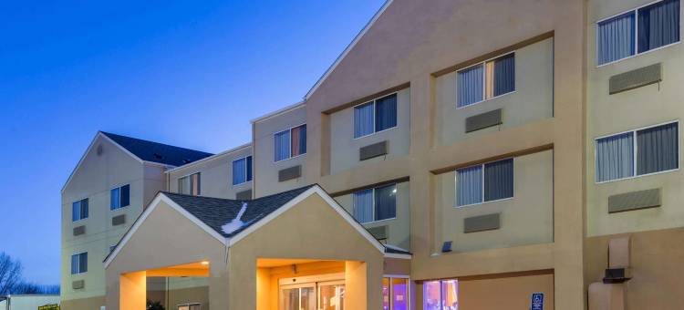 AmericInn by Wyndham St. Cloud MN Shopping Area图片