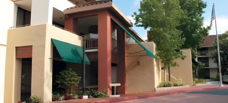 千橡市纽伯里公园拉昆塔温德姆套房酒店(La Quinta Inn & Suites by Wyndham Thousand Oaks-Newbury Park)图片