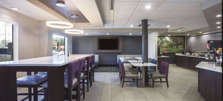 杰克逊机场拉昆塔温德姆套房酒店(La Quinta Inn & Suites by Wyndham Jackson Airport)图片