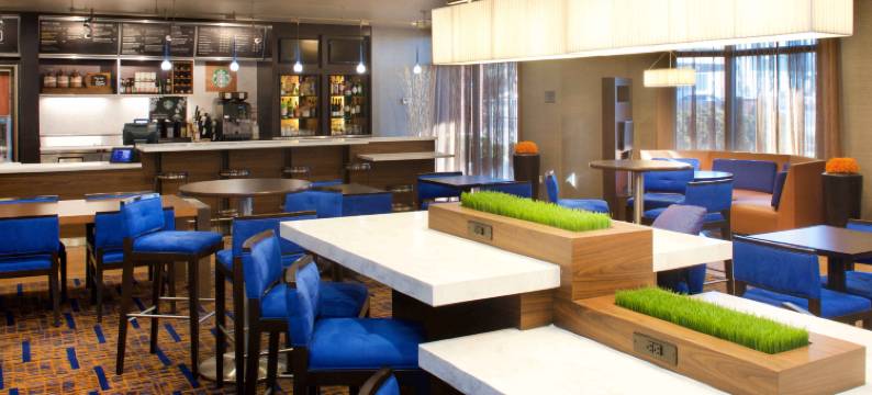 布卢明顿万怡酒店(Courtyard Bloomington)图片