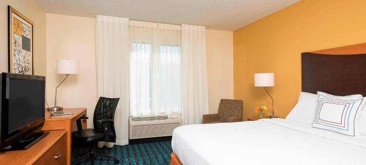 布卢明顿万枫酒店及套房(Fairfield Inn & Suites Bloomington)图片