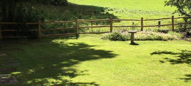 湖区迷人配有怡人私人花园的乡村别墅. 免费电动汽车充电.(Gorgeous Lakeland cottage with delightful private garden. Free EV charging.)图片