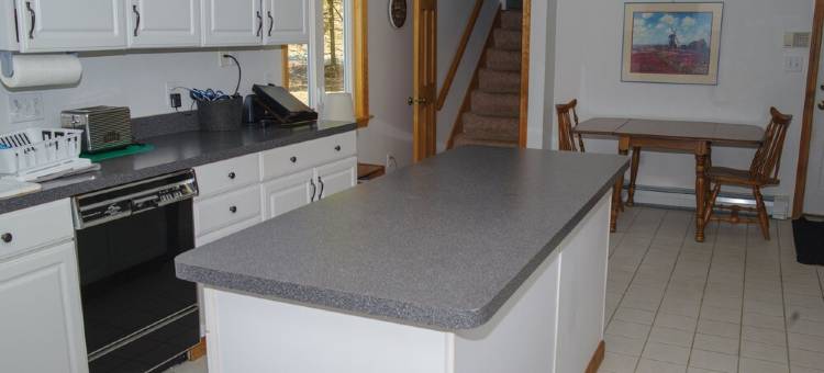 Wachusett Mountain Getaway, Lake Adjacent Home! Near 1761 Old Mill and Trails!图片