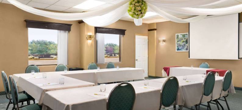 圣埃莱德贝格戴斯酒店(Days Inn by Wyndham Ste. Helene-De-Bagot)图片