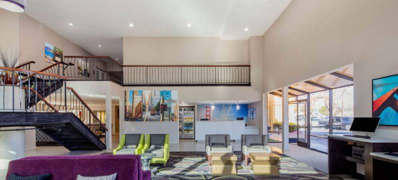 奥克兰海沃德拉昆塔温德姆套房酒店(La Quinta Inn & Suites by Wyndham Oakland - Hayward)图片