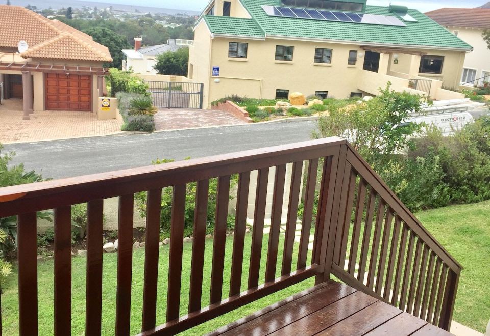Hermanus Heights Villa Hotel Overview