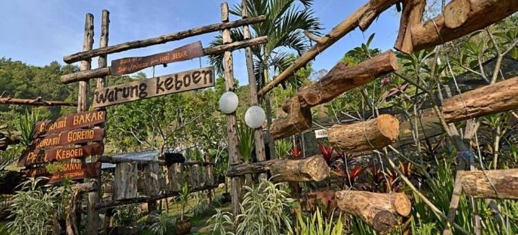 塔拉瓦斯怀兹酒店(Grand Whiz Hotel Trawas Mojokerto)图片