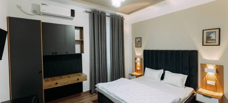 白色酒店(White Hotel)图片