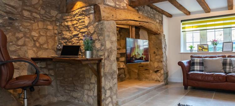 精彩4床8人民宿停车场(Stunning 4 Bed Sleeps 8 Cottage Parking)图片