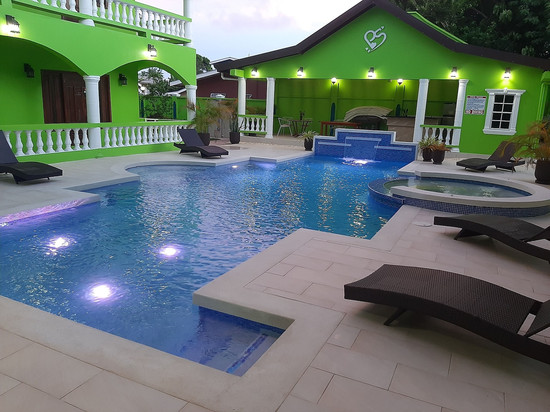 PeSheres旅馆&Spa