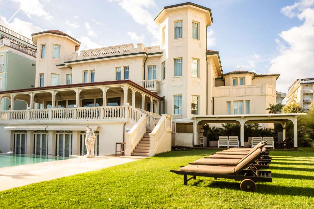 Hotel Carducci 76 Over view