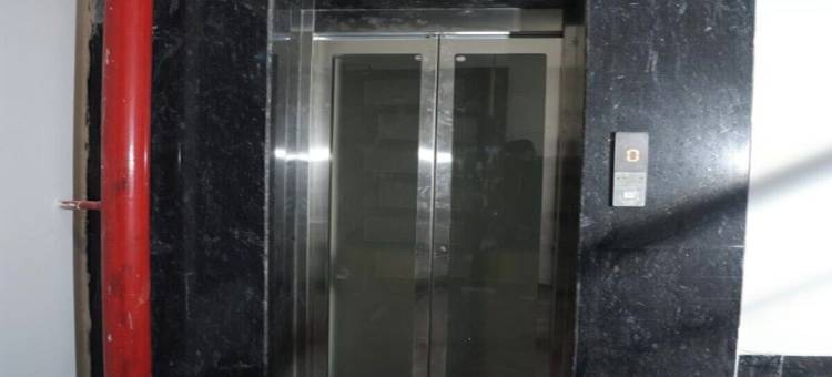 Radiant Blu Hotels Sector 70图片