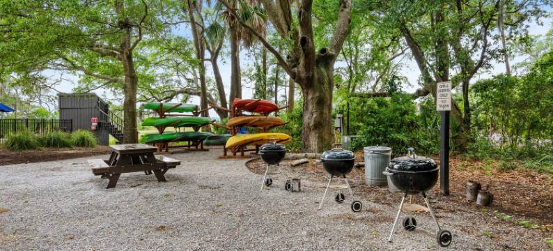 Community Pool and Scenic Dock Access - Charming Coastal Haven图片