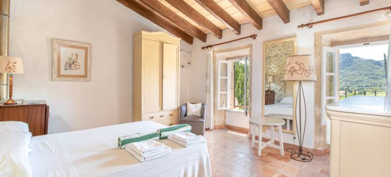 Traditional Charm with Private Pool图片