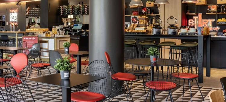 宜必思巴塞罗那维拉德塞斯机场酒店(Ibis Barcelona Aeropuerto Viladecans)图片