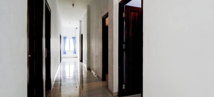 OYO 94818 萨比娜伊斯兰旅馆(OYO 94818 Sabina House Syariah)图片