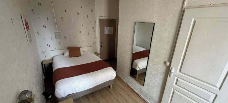 普拉坦尼斯酒店(Contact Hôtel les Platanes Villeneuve Sur Lot Centre)图片