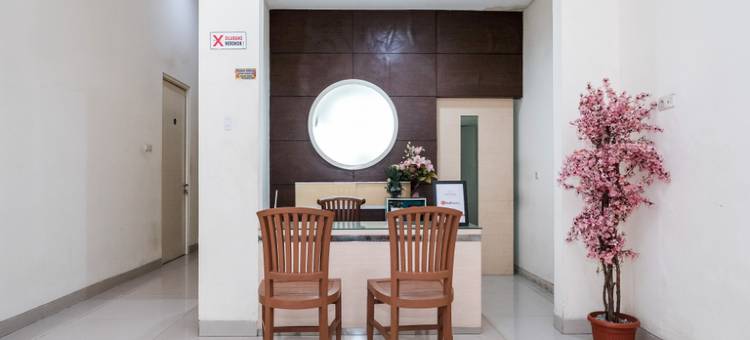 RedDoorz Near Unesa Citraland Surabaya图片