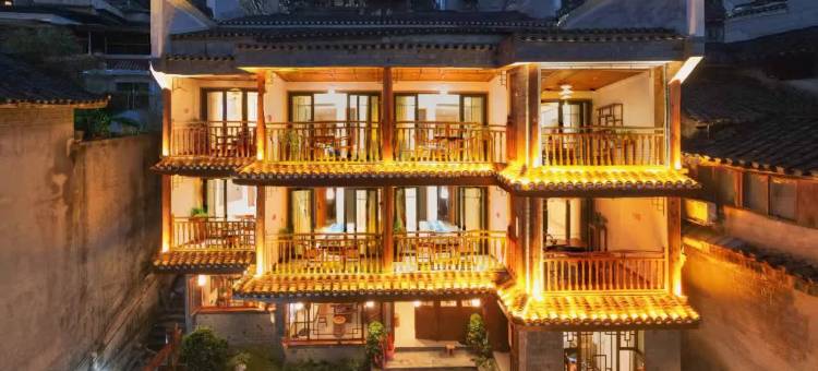 景宿梦澜·茶言听雨Garden庭院智能江景民宿(凤凰古城南华桥店)图片