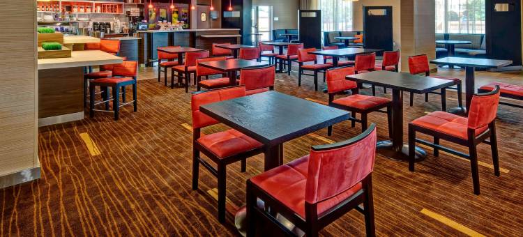 韦斯特伯里长岛万怡酒店(Courtyard Westbury Long Island)图片