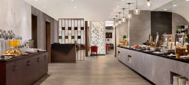 马斯喀特-阿尔古布拉华美达安可酒店(Ramada Encore by Wyndham Muscat Al-Ghubra)图片