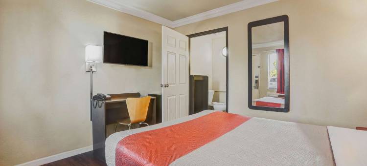 弗雷斯诺贝尔蒙特大街6号汽车旅馆(Motel 6 Fresno, CA - Belmont Ave)图片