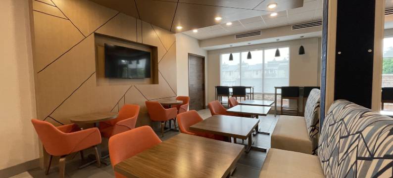 史密斯堡机场智选假日套房酒店(Holiday Inn Express & Suites FT. SMITH - AIRPORT by IHG)图片