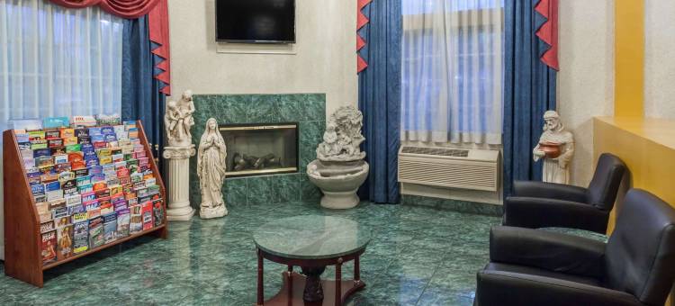 南盖特戴斯套房酒店(Days Inn & Suites by Wyndham South Gate)图片