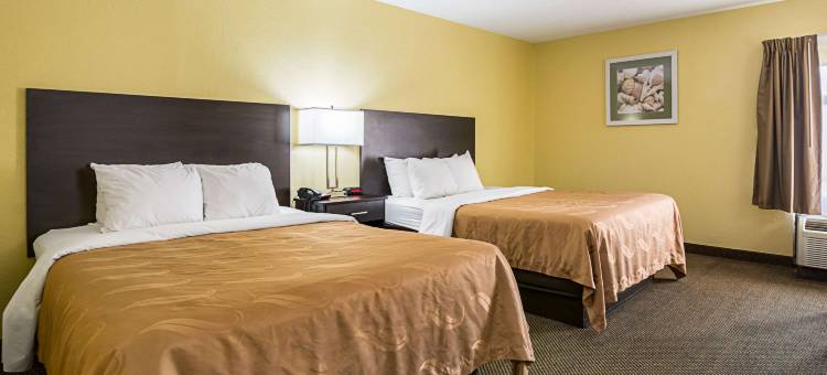 格林斯堡I-74凯艺套房酒店(Quality Inn & Suites Greensburg I-74)图片