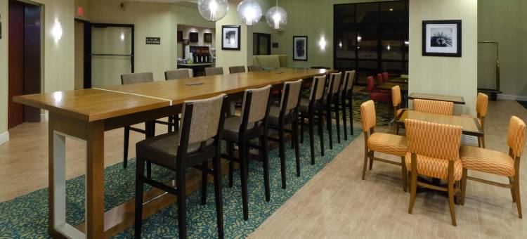 迈阿密多拉尔/海豚购物中心欢朋酒店及套房(Hampton Inn & Suites Miami-Doral/Dolphin Mall)图片