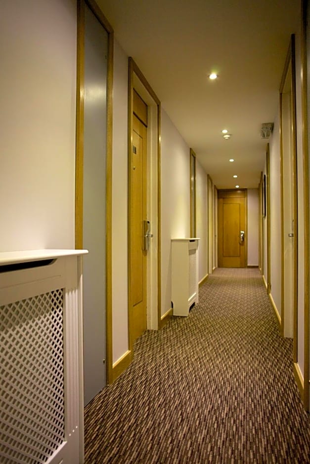 Quality Hotel Hampstead Hotel Overview