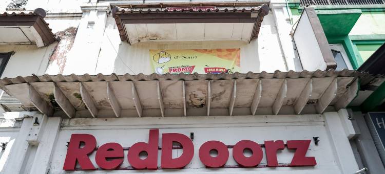 红多兹酒店-近芝卡朗力宝WaterBoom水上乐园(RedDoorz Near Waterboom Lippo Cikarang)图片