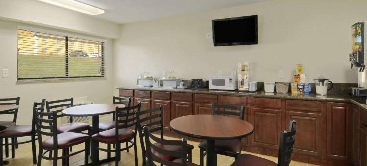 奥佛兰公园戴斯酒店(Days Inn by Wyndham Overland Park/Metcalf/Convention Center)图片