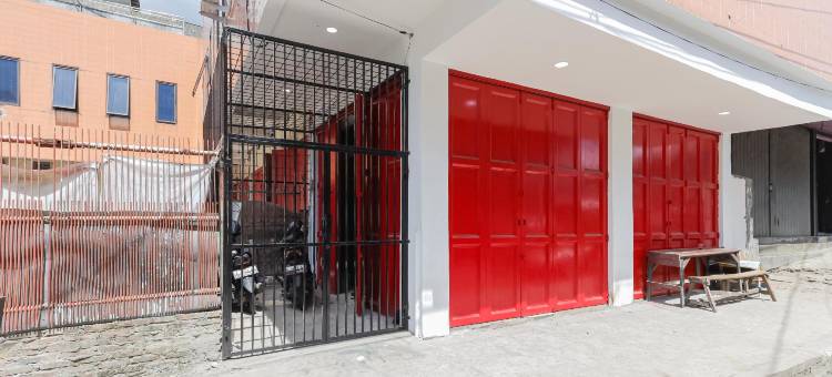 近西冷旧市场红多兹酒店(RedDoorz Near Pasar Lama Serang)图片