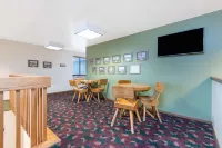 Super 8 by Wyndham Buffalo - 2 Sao