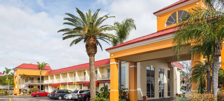 里奇港戴斯酒店(Days Inn & Suites by Wyndham Port Richey)图片