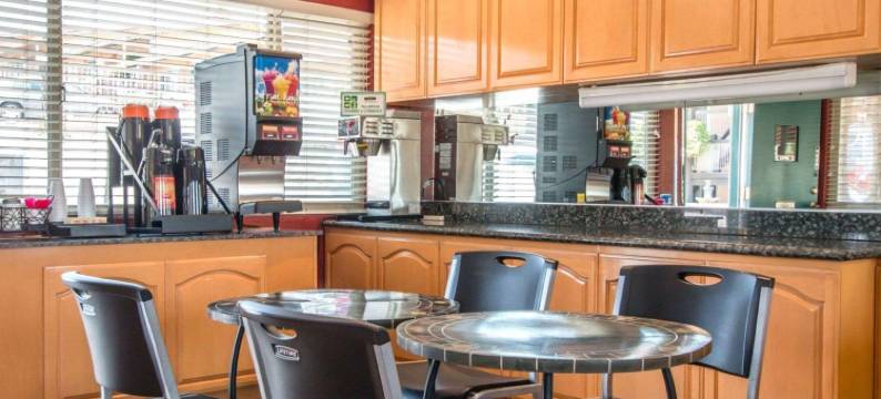 弗布鲁克市中心罗德威酒店(Rodeway Inn Fallbrook Downtown)图片