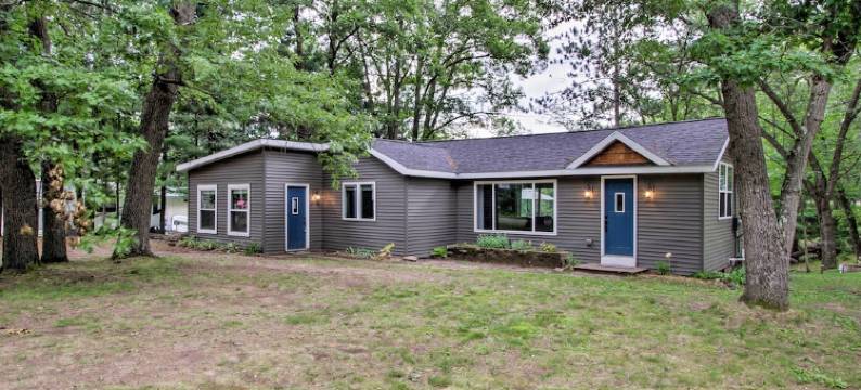 Holcombe湖畔小屋：钓鱼和雪地摩托(Holcombe Lakefront Cottage Fishing and Snowmobiling)图片