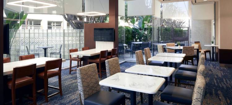 洛杉矶LAX/世纪大道万怡酒店(Courtyard Los Angeles LAX/Century Boulevard)图片