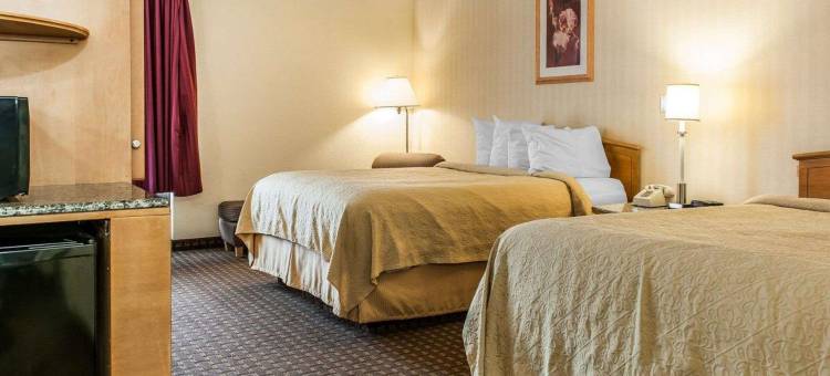 谢尔比维尔 I-74 凯艺套房酒店(Quality Inn & Suites Shelbyville I-74)图片