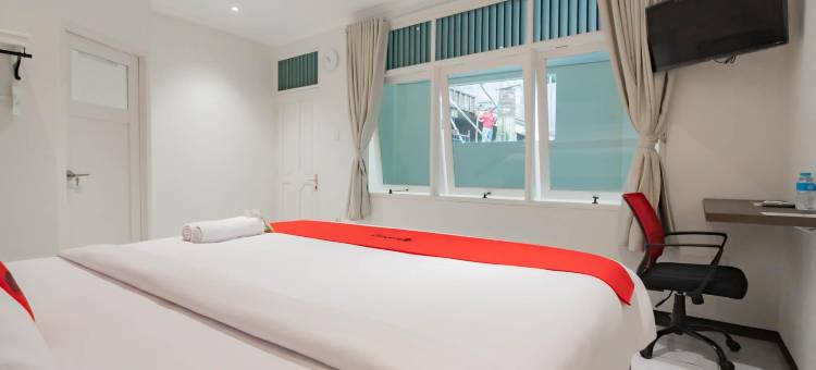 RedDoorz Plus @ Pakuan Residence Tajur图片