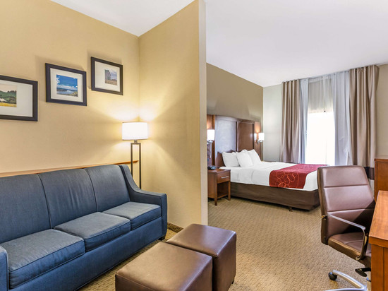 亨廷顿索斯波因特舒适套房酒店