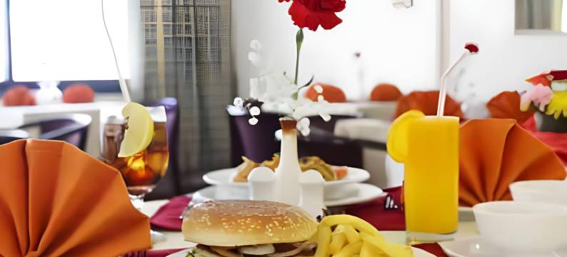 阿尔达尔米娜酒店(Al Diar Mina Hotel)图片